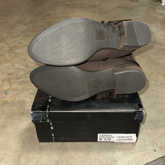 Brand New Steve Madden Ankle Boots - Picture 3 of 3